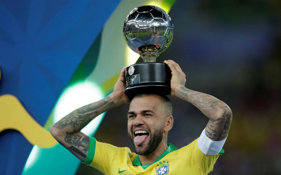 Dani Alves, el mejor jugador de la Copa América brasil ganador La